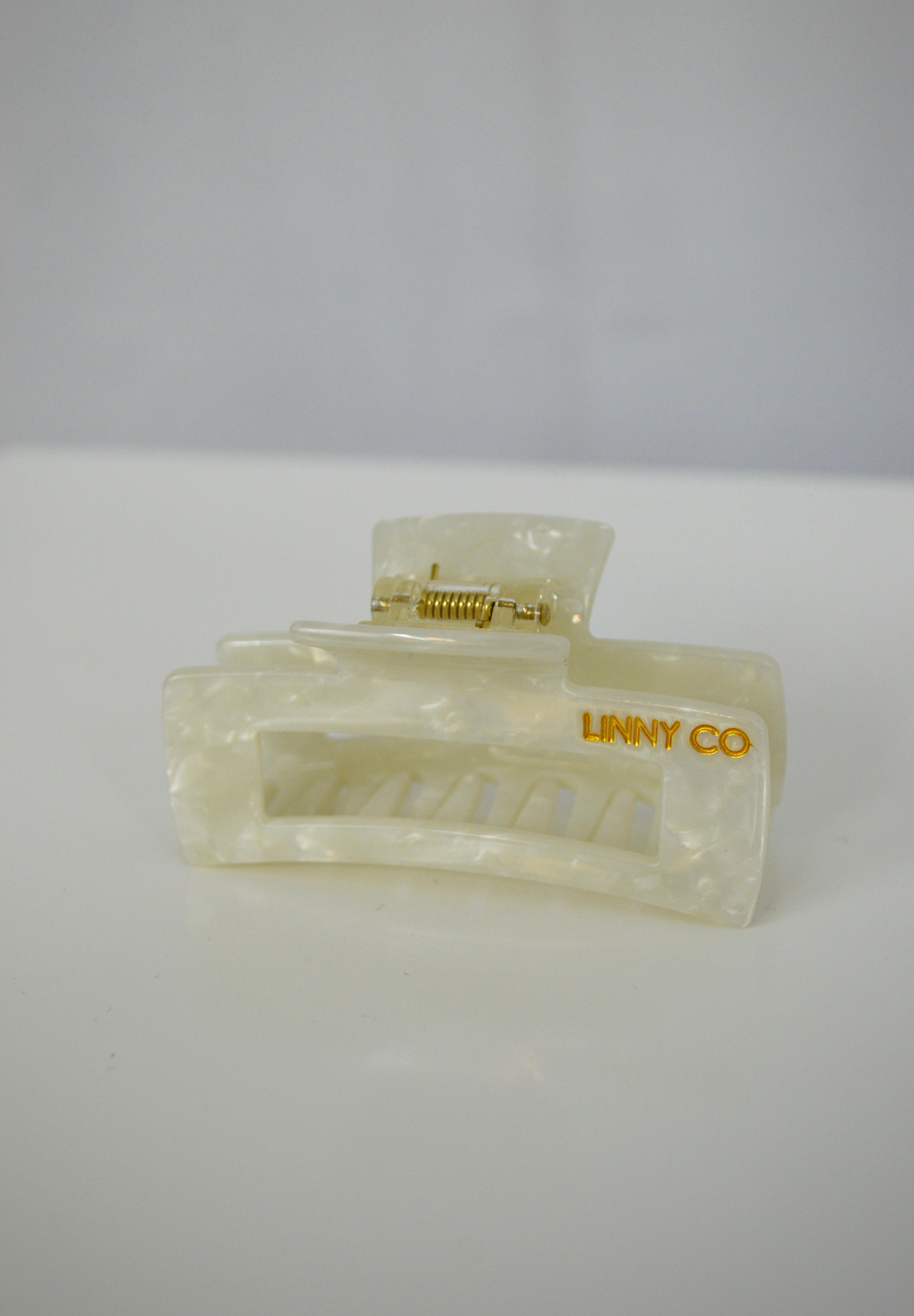 Kimmy Hair Clip in Pearl White
