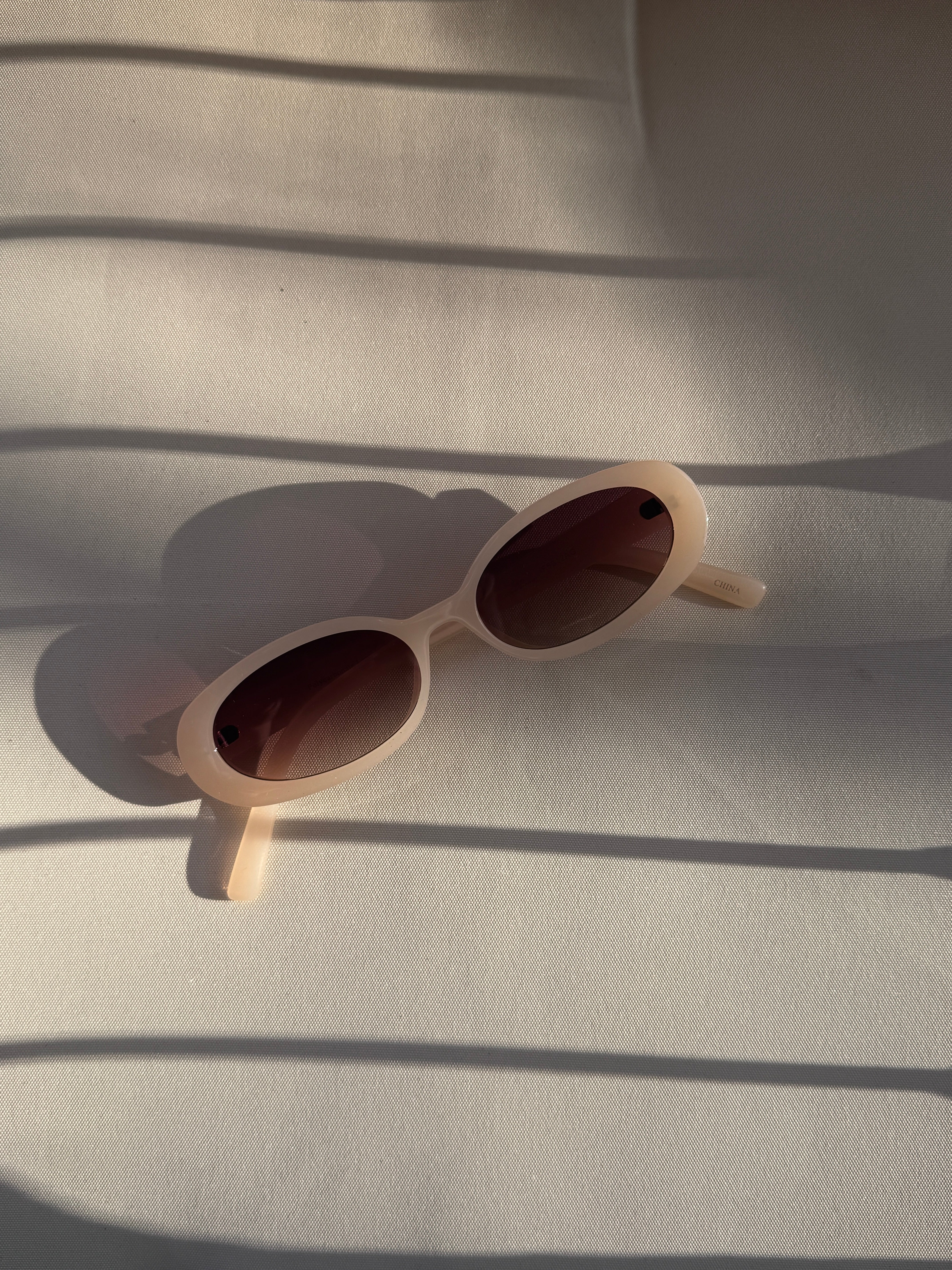 Women's Oval Classic Sunglasses